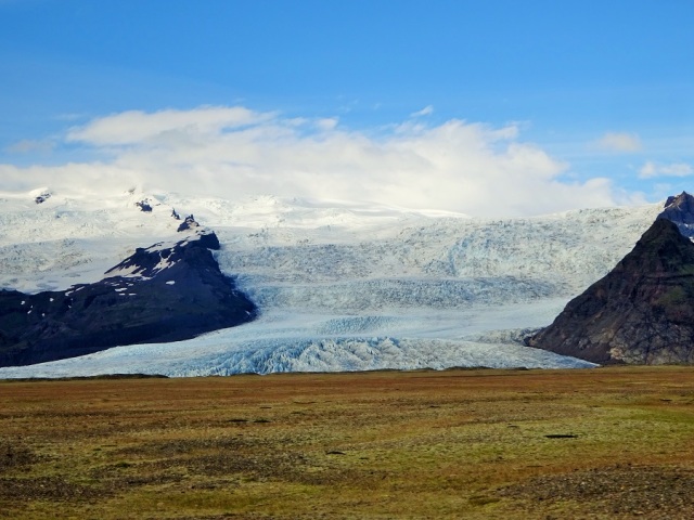 Another awesome branch of Vatnajökull rolls towards the plains